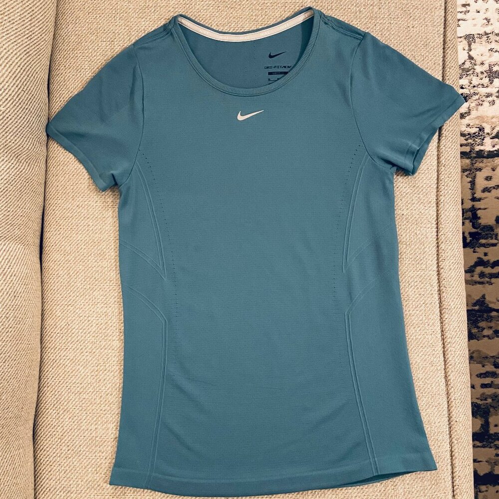 Nike Dri-FIT ADV Seamless Training Short Sleeve